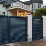 Двукрила гаражна врата от горещопоцинковани ламели